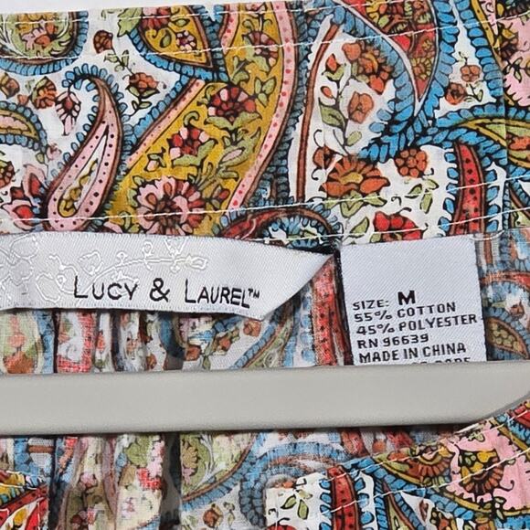 Lucy & Laurel Paisley Popover Top. Size Medium. - Picture 6 of 7